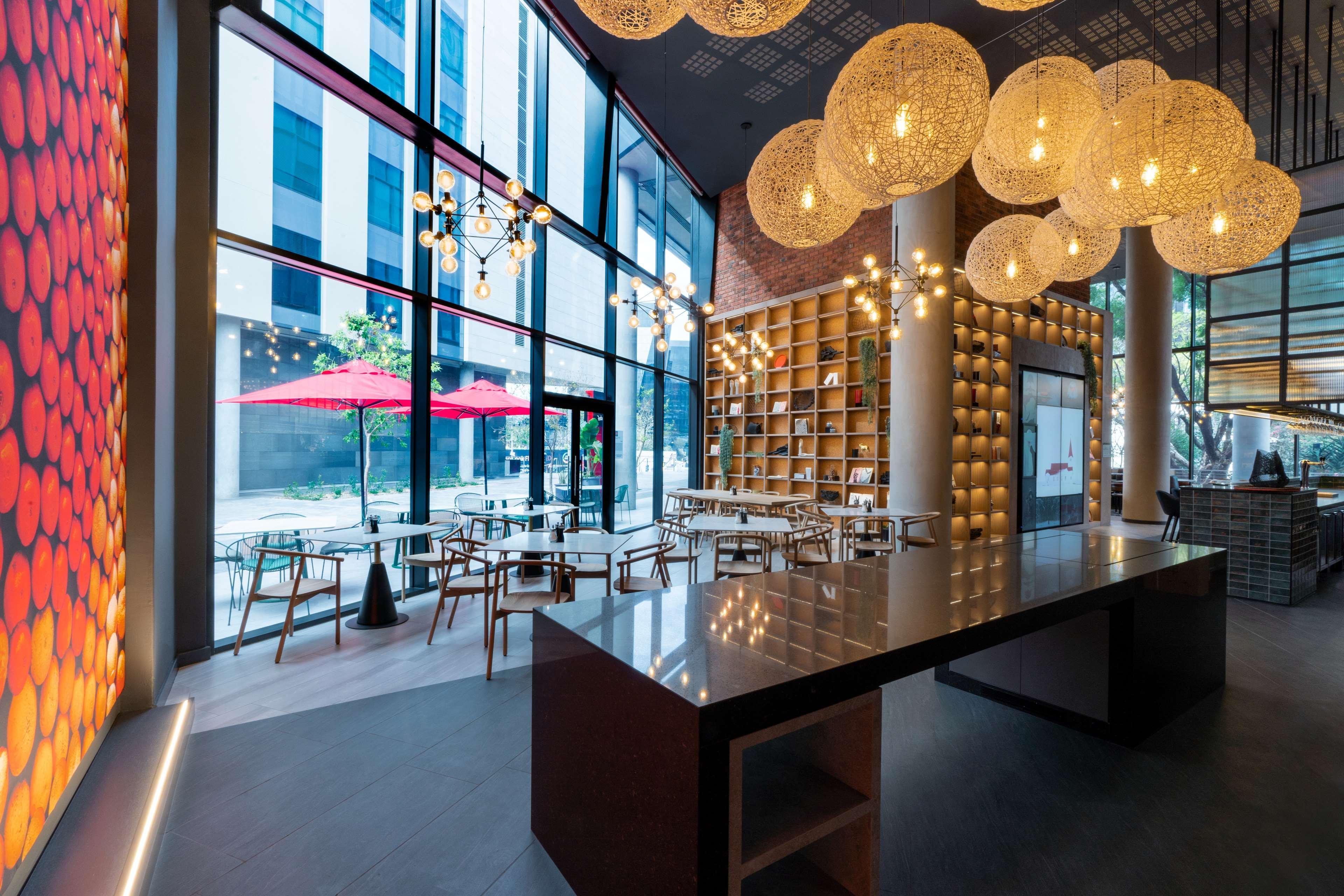 Radisson Red Hotel Johannesburg Rosebank Екстер'єр фото