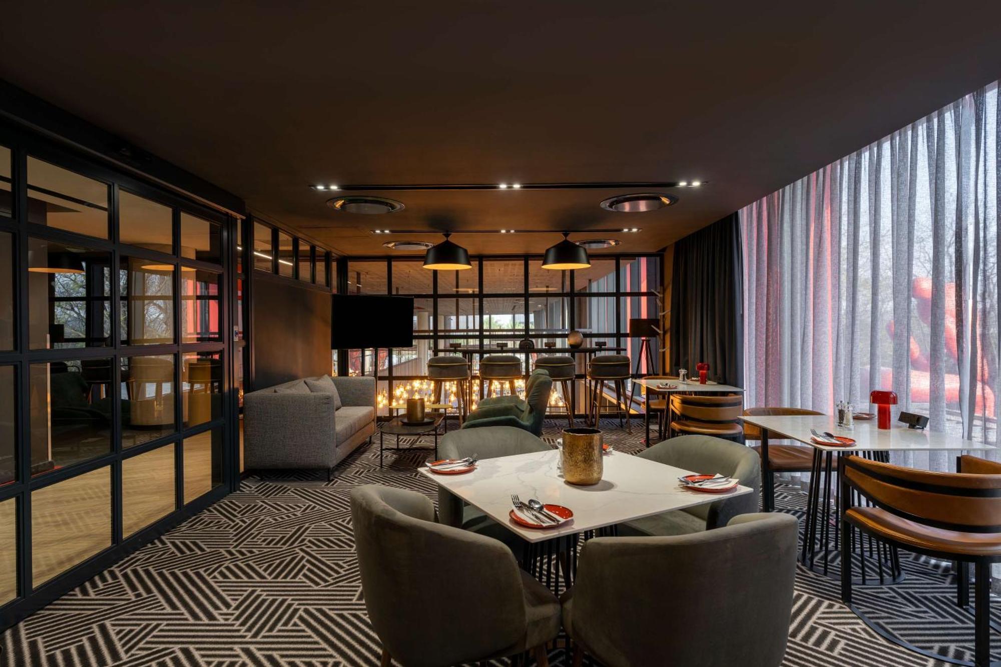 Radisson Red Hotel Johannesburg Rosebank Екстер'єр фото