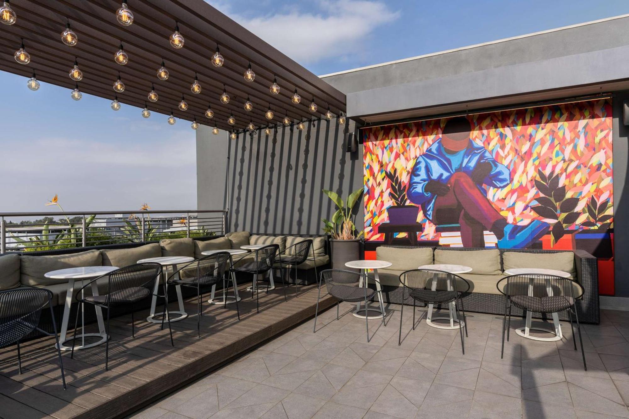 Radisson Red Hotel Johannesburg Rosebank Екстер'єр фото